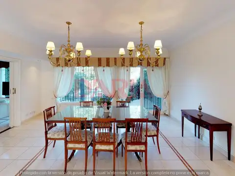 Casa 8 ambientes con 4 baños