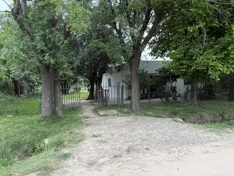 Terreno con casa ubicado en Berutti y Gobernador Vera