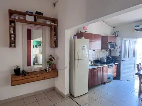 Casa 7 ambientes con 2 baños