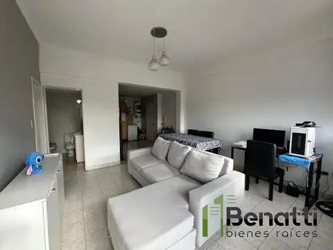 Dpto 2 amb sobre avenida. EXCELENTE ESTADO MUY LUMINOSO