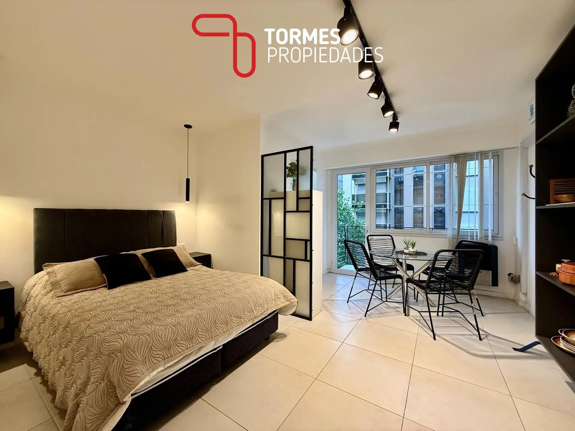Depto 1 amb, 25m² con balcón y baulera — Centro