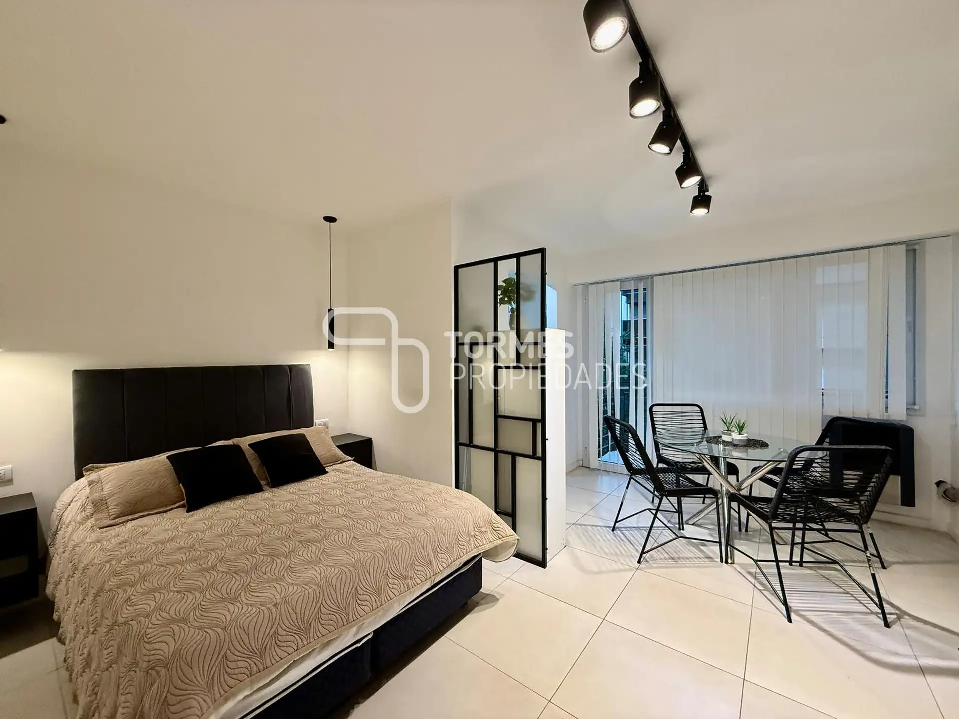 Depto 1 amb, 25m² con balcón y baulera — Centro