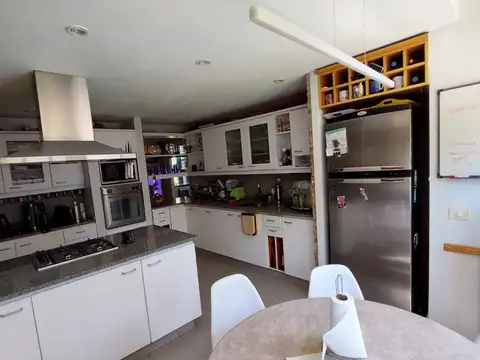 Casa 4 ambientes con 3 baños