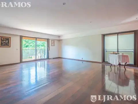 Torre de categoría en Retiro, con cochera y seg. 24 hs.
