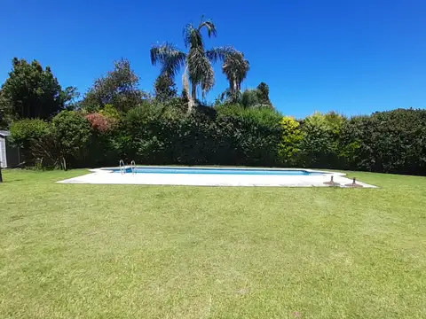 Casa en Venta con 3 cocheras