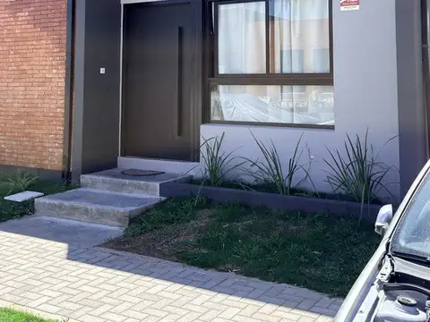 Casa en Venta en Barrio Rincones de Manantiales, USD 120.000