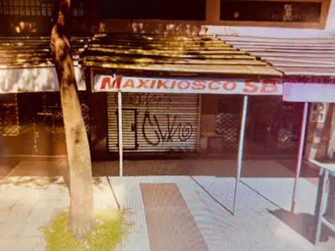 Local sobre linea municipal
