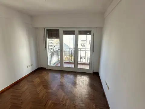 Departamento 8 ambientes con 2 baños
