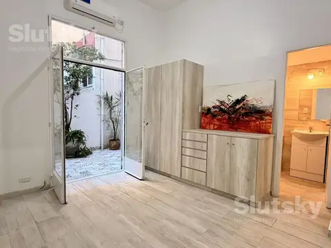 Venta - Monoambiente luminoso con patio - Almagro - Apto crédito