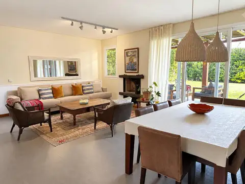Casa 5 ambientes con 3 baños