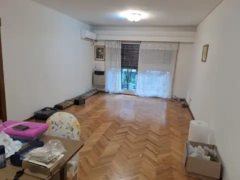 4 ambientes al frente con balcon, espacio guardacoche y baulera