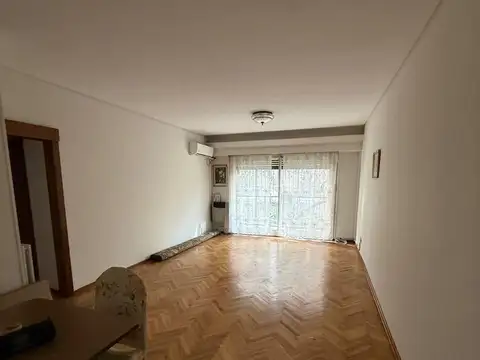 4 ambientes al frente con balcon, espacio guardacoche y baulera