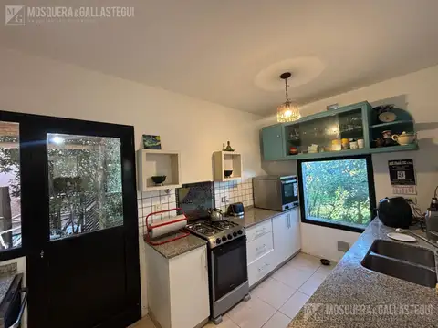 Casa en Alquiler con 2 cocheras