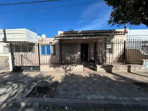 VENTA CASA 3 DORM- A RECICLAR-PRIMERA JUNTA CBA