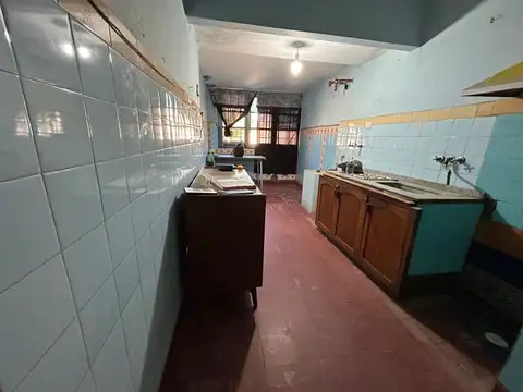 Casa 8 ambientes con 1 baño