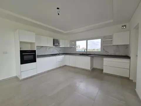 Casa en Venta en Countries y Barrios Cerrados en San Miguel, USD 520.000