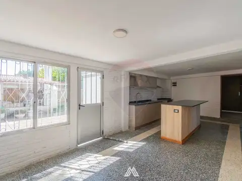 Casa en Alquiler con 1 cochera