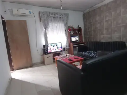 Casa 3 ambientes con 1 baño