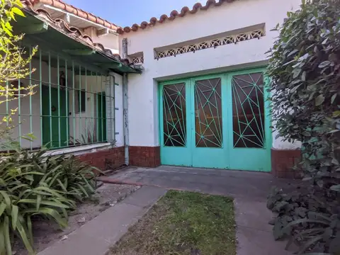  Casa  de 4 Ambientes a la Venta 200 Mts.AV.PAVON