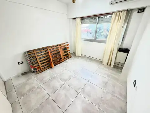 Domingo Olivera 700, Piso 1