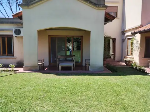 Casa 6 ambientes con 3 baños