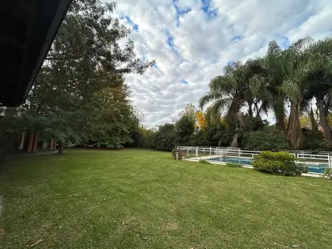 Casa en Alquiler Temporal con 4 cocheras
