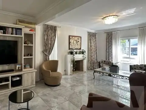 Casa 6 ambientes con 2 baños