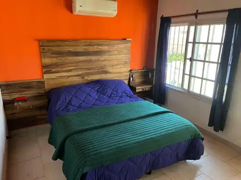 Casa 4 amb. con pileta y quincho en Villa Udaondo, Ituzaingó