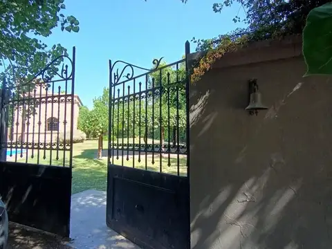 HERMOSA CASA EN ALQUILER CON GRAN JARDIN Y  PILETA