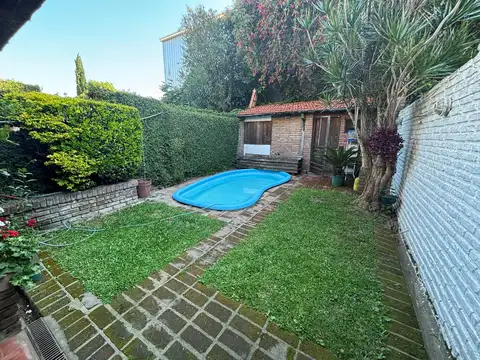 Duplex 4 ambientes jardín con piscina. Martínez.