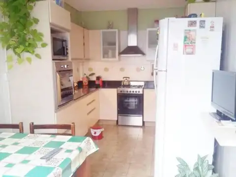 Casa 5 ambientes con 2 baños