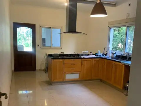 CASA EN ALQUILER EN LA PEREGRINA