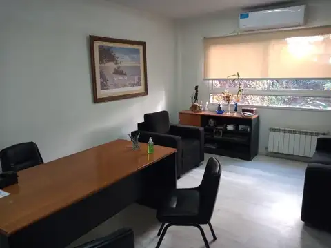 Oficina en edificio "Consultorios Barrio Martin"