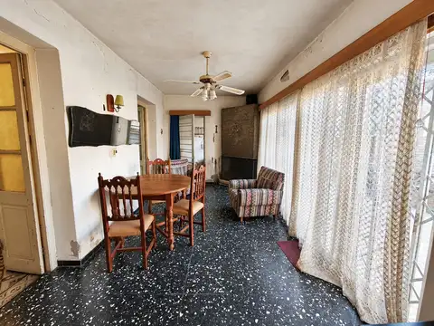 Casa 5 ambientes con 2 baños