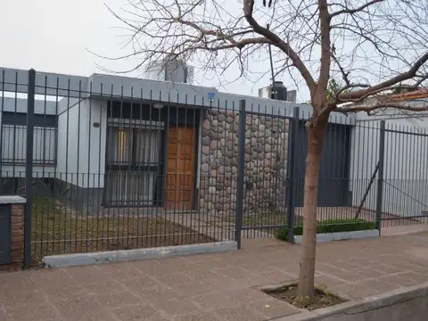 HERMOSA CASA EN BARRIO BATALLA DEL PILAR GODOY CRUZ 