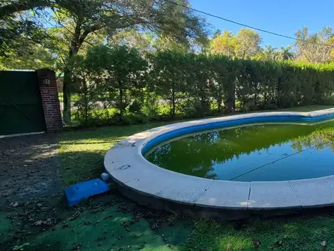 VENTA  - Casa de un dormitorio con jardin y pileta - Funes.