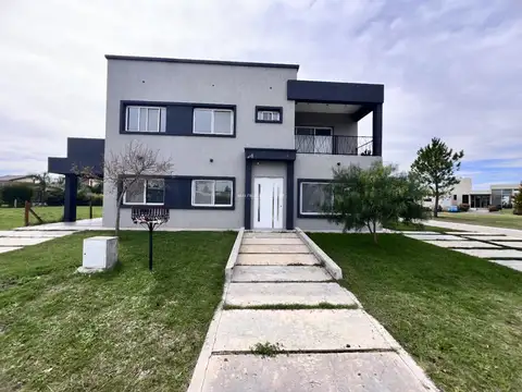 Venta Casa en Horizontes al Sur 5 Dormitorios Canning