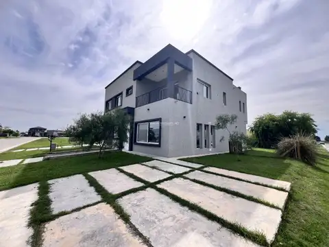 Venta Casa en Horizontes al Sur 5 Dormitorios Canning