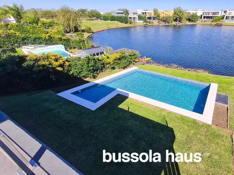 Casa en venta de 5 ambientes con gran espejo de agua en Vistas Puertos Escobar