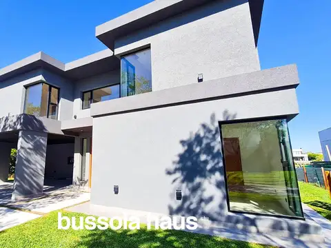 Casa 6 ambientes con 4 baños