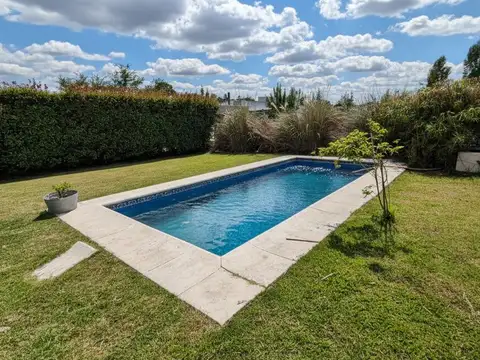 Casa 4 ambientes con 2 baños