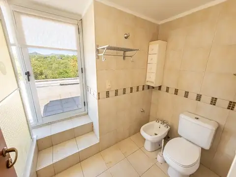 VENTA CASA CORRAL DE BARRANCAS 3 DORM PILETA