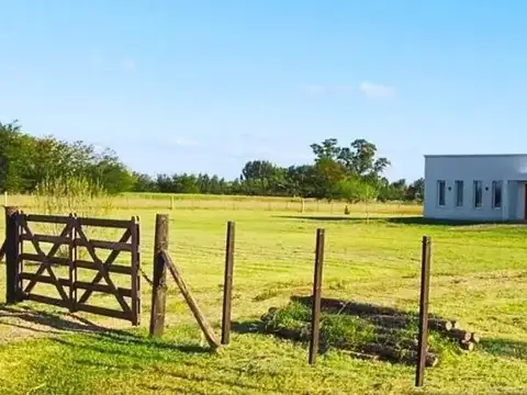Casa en venta - 2 Dormitorios 2 Baños - 7.500Mts2 - Lobos