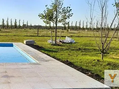 Casa en venta - 2 Dormitorios 2 Baños - 7.500Mts2 - Lobos
