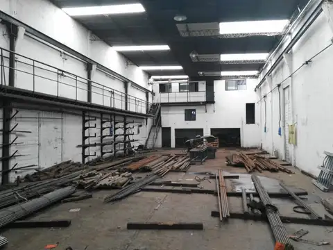 Venta Galpon 435 m2 cubiertos en Ramos Mejia