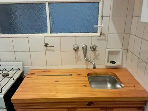 Virrey Cevallos y Av. Belgrano - 2 amb. Muy lindo