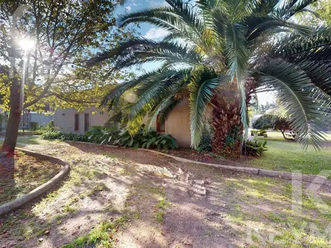 Casa, Parque, Quincho y Pileta en Venta