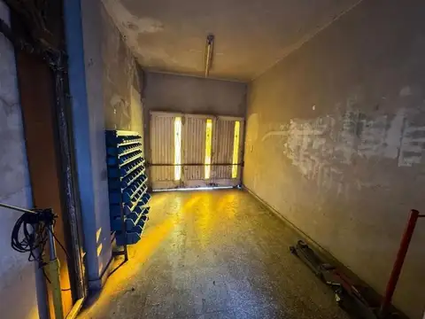 Casa 5 amb. c/ local y garage - Apta Desarrollo