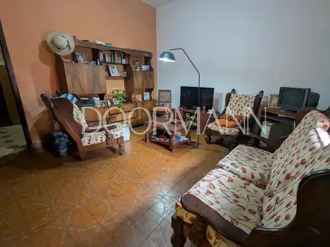 Casa en venta dos 4 ambientes jardín garage PERMUTA