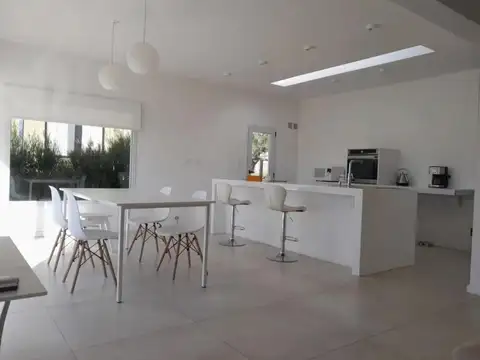 CASA EN VENTA EN SAN SEBASTIAN PILAR